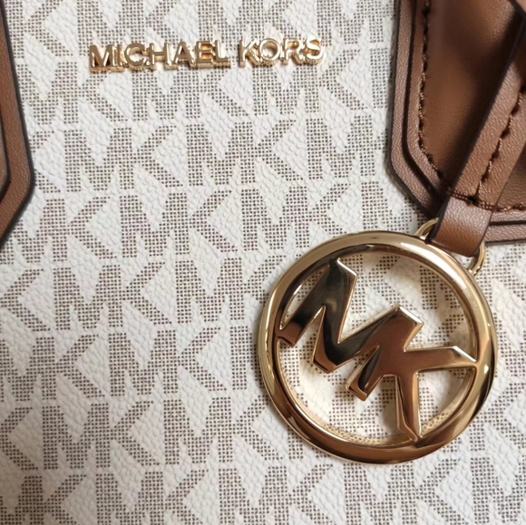 💎 Michael Kors Metal Logo Totes Silver tone hardware 💎 - Picture 5 of 5